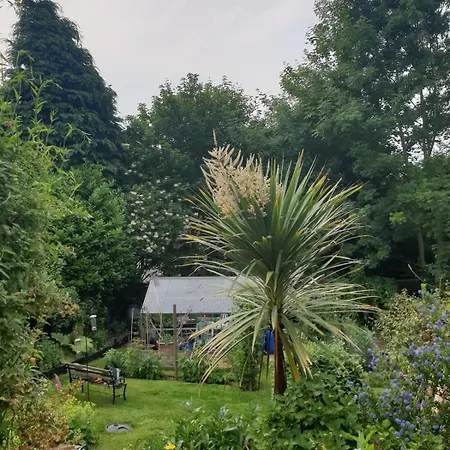 Casita In The Garden * Leeds (West Yorkshire)